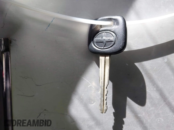 2005 Scion xB z VIN JTLKT324654007931, wystawiony jako IAAI lot #41798184 z przebiegiem 163 769 mil mil oraz . Historia ofert i sprzedaży dostępna na DreamBid. Obrazek 11.