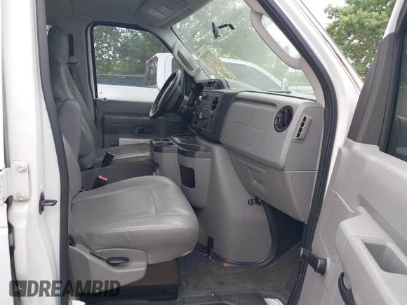 2014 Ford Econoline Passenger XL with VIN 1FBNE3BL7EDA33078, listed as a IAAI auction lot 41938472 with 191,745 mi miles. Bid and sale history available at carsss.com. Image 5.