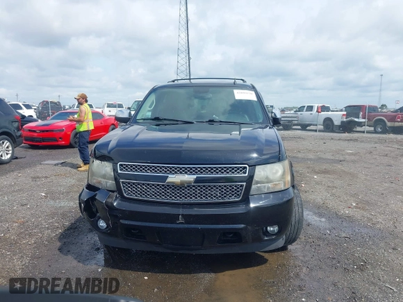 2009 Chevrolet Tahoe LTZ z VIN 1GNFK33059R297641, wystawiony jako IAAI lot #42099230 z przebiegiem 226 402 mil mil oraz . Historia ofert i sprzedaży dostępna na DreamBid. Obrazek 12.