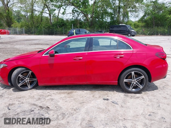 2019 Mercedes-Benz A 220 z VIN WDD3G4EB5KW022155, wystawiony jako IAAI lot #42132650 z przebiegiem 83 511 mil mil oraz . Historia ofert i sprzedaży dostępna na DreamBid. Obrazek 14.