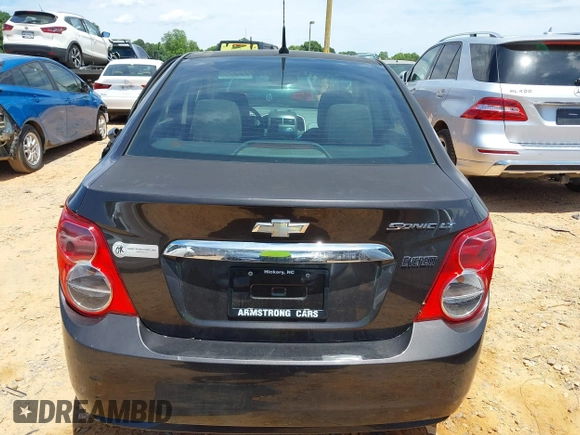 2014 Chevrolet Sonic LT с VIN 1G1JC5SH3E4139348, выставлен на аукционе IAAI как лот 42336984 с пробегом Не указан миль и . История ставок и продаж доступна на DreamBid. Изображение 16.