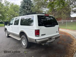 2005 Ford Excursion Eddie Bauer z VIN 1FMNU45S55ED43971, wystawiony jako Copart lot #62346055 z przebiegiem 216 668 mil mil oraz Czysty tytuł • Clean title. Historia ofert i sprzedaży dostępna na DreamBid. Obrazek 3.