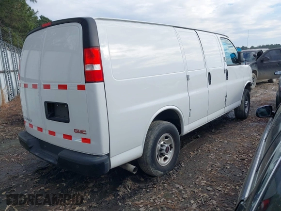 2022 GMC Savana Cargo Van with VIN 1GTW7AFP4N1139243, listed as a IAAI auction lot 41519128 with 37,776 mi miles. Bid and sale history available at carsss.com. Image 4.