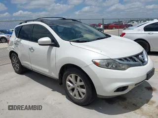 2013 Nissan Murano SL z VIN JN8AZ1MUXDW207368, wystawiony jako IAAI lot #42511115 z przebiegiem 210 228 mil mil oraz . Historia ofert i sprzedaży dostępna na DreamBid. Obrazek 1.