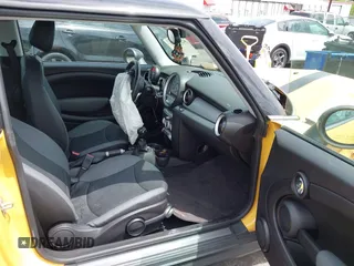 2009 MINI Hardtop with VIN WMWMF33579TT69729, listed as a IAAI auction lot 42116873 with 92,334 mi miles and . Bid and sale history available at DreamBid. Image 5.
