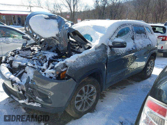 2019 Jeep Cherokee Latitude Plus with VIN 1C4PJMLB9KD469308, listed as a IAAI auction lot 41590025 with 46,676 mi miles. Bid and sale history available at carsss.com. Image 17.