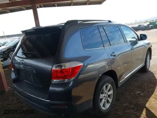 2013 Toyota Highlander with VIN 5TDZK3EH0DS134334, listed as a IAAI auction lot 41816783 with 197,707 mi miles. Bid and sale history available at carsss.com. Image 4.