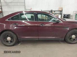 2016 Ford Police Interceptor z VIN 1FAHP2MK6GG129809, wystawiony jako IAAI lot #41793017 z przebiegiem 171 443 mil mil oraz . Historia ofert i sprzedaży dostępna na DreamBid. Obrazek 14.