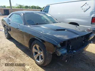 2019 Dodge Challenger SXT z VIN 2C3CDZAG5KH561606, wystawiony jako IAAI lot #41994950 z przebiegiem 97 615 mil mil oraz . Historia ofert i sprzedaży dostępna na DreamBid. Obrazek 1.