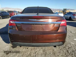 2013 Chrysler 200 Touring z VIN 1C3BCBEG2DN703954, wystawiony jako Copart lot #83641284 z przebiegiem 110 184 mil mil oraz Szkoda całkowita • Salvage title. Historia ofert i sprzedaży dostępna na DreamBid. Obrazek 6.