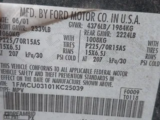 2001 Ford Escape XLT with VIN 1FMCU03101KC25039, listed as a IAAI auction lot 41900122 with 218,126 mi miles. Bid and sale history available at carsss.com. Image 9.