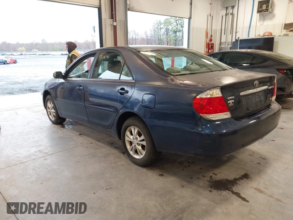 2006 Toyota Camry LE z VIN 4T1BF32K96U114356, wystawiony jako IAAI lot #41818681 z przebiegiem 171 423 mil mil oraz . Historia ofert i sprzedaży dostępna na DreamBid. Obrazek 3.