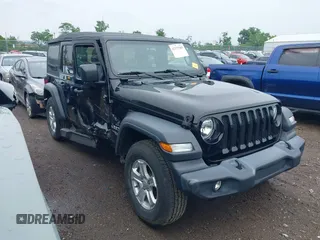 2018 Jeep Wrangler Unlimited Sport S с VIN 1C4HJXDG3JW150232, выставлен на аукционе IAAI как лот 42379385 с пробегом 60 679 миль миль и . История ставок и продаж доступна на DreamBid. Изображение 1.