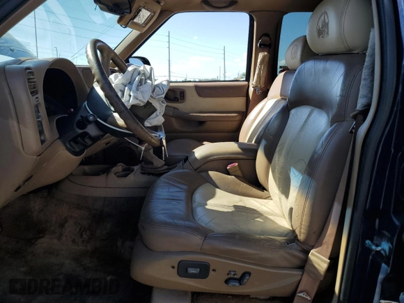 2001 Chevrolet Blazer LT z VIN 1GNCS13W812221839, wystawiony jako Copart lot #57048485 z przebiegiem 119 961 mil mil oraz Szkoda całkowita • Salvage title. Historia ofert i sprzedaży dostępna na DreamBid. Obrazek 7.