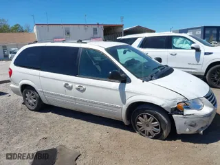 2005 Chrysler Town & Country Limited with VIN 2C8GP64L65R177827, listed as a IAAI auction lot 41860363 with 204,557 mi miles. Bid and sale history available at carsss.com. Image 13.