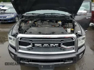 2018 Ram 2500 Limited z VIN 3C6UR5GL5JG289269, wystawiony jako Copart lot #59324035 z przebiegiem 94 266 mil mil oraz Szkoda całkowita • Salvage title. Historia ofert i sprzedaży dostępna na DreamBid. Obrazek 11.