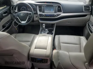 2018 Toyota Highlander SE with VIN 5TDJZRFH9JS556088, listed as a Copart auction lot 64148555 with 50,645 mi miles and Clean title. Bid and sale history available at DreamBid. Image 8.