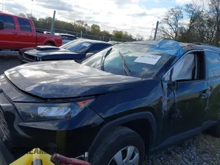 2021 Toyota RAV4 LE with VIN 2T3F1RFV6MC170364, listed as a IAAI auction lot 40770768 with 84,128 mi miles. Bid and sale history available at carsss.com. Image 6.