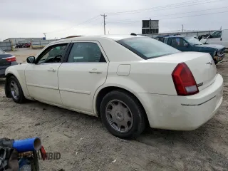 2005 Chrysler 300 with VIN 2C3AA53GX5H667639, listed as a Copart auction lot 47995985 with 70,890 mi miles and Clean Title. Bid and sale history available at carsss.com. Image 2.