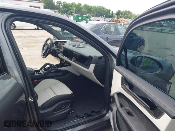 2025 Porsche Cayenne with VIN WP1AM2AY7SDA27408, listed as a IAAI auction lot 42462860 with 2,910 mi miles and . Bid and sale history available at DreamBid. Image 5.