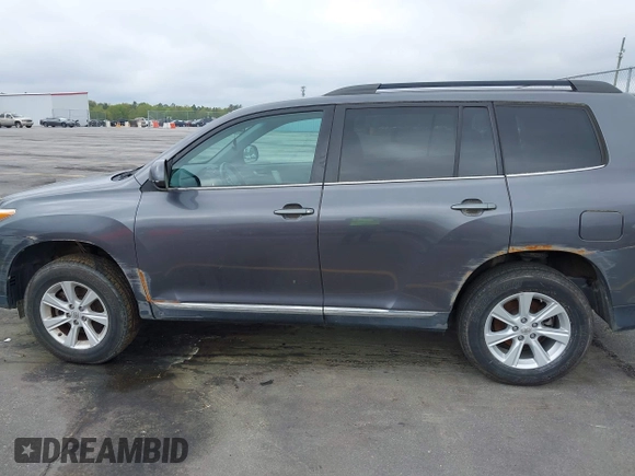 2013 Toyota Highlander with VIN 5TDZA3EH2DS045965, listed as a IAAI auction lot 41922104 with 182,688 mi miles and . Bid and sale history available at DreamBid. Image 6.