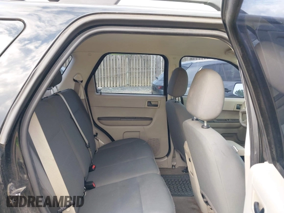 2008 Ford Escape XLS z VIN 1FMCU02Z88KE22347, wystawiony jako IAAI lot #42179829 z przebiegiem 269 055 mil mil oraz . Historia ofert i sprzedaży dostępna na DreamBid. Obrazek 8.