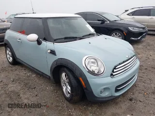 2013 MINI Hardtop z VIN WMWSU3C53DT374609, wystawiony jako IAAI lot #41815429 z przebiegiem 123 881 mil mil oraz . Historia ofert i sprzedaży dostępna na DreamBid. Obrazek 1.