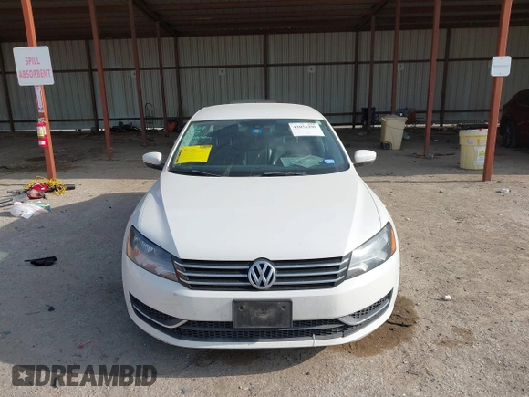 2015 Volkswagen Passat Limited Edition Edition z VIN 1VWAT7A31FC055719, wystawiony jako IAAI lot #42053299 z przebiegiem 166 746 mil mil oraz . Historia ofert i sprzedaży dostępna na DreamBid. Obrazek 12.