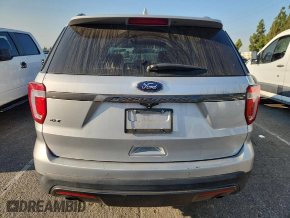 2017 Ford Explorer XLT z VIN 1FM5K7D81HGA03724, wystawiony jako Copart lot #65273065 z przebiegiem 129 554 mil mil oraz Czysty tytuł • Clean title. Historia ofert i sprzedaży dostępna na DreamBid. Obrazek 6.