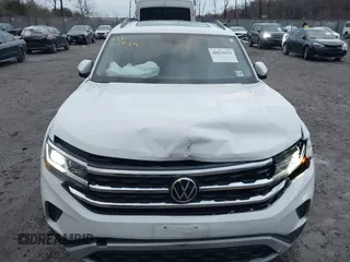 2022 Volkswagen Atlas SE z VIN 1V2KR2CA1NC555087, wystawiony jako IAAI lot #40921013 z przebiegiem 62 834 mil mil oraz . Historia ofert i sprzedaży dostępna na DreamBid. Obrazek 20.