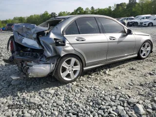 2011 Mercedes-Benz C 300 Sport z VIN WDDGF8BB3BR164454, wystawiony jako Copart lot #53807685 z przebiegiem 194 025 mil mil oraz Szkoda całkowita • Salvage title. Historia ofert i sprzedaży dostępna na DreamBid. Obrazek 3.