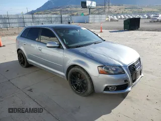2013 Audi A3 Premium Plus z VIN WAUKJAFM6DA029425, wystawiony jako Copart lot #58226715 z przebiegiem 131 120 mil mil oraz Tytuł czysty. Historia ofert i sprzedaży dostępna na DreamBid. Obrazek 4.