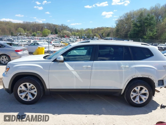 2018 Volkswagen Atlas SE with VIN 1V2KR2CAXJC586848, listed as a IAAI auction lot 42200959 with 96,336 mi miles and . Bid and sale history available at DreamBid. Image 15.