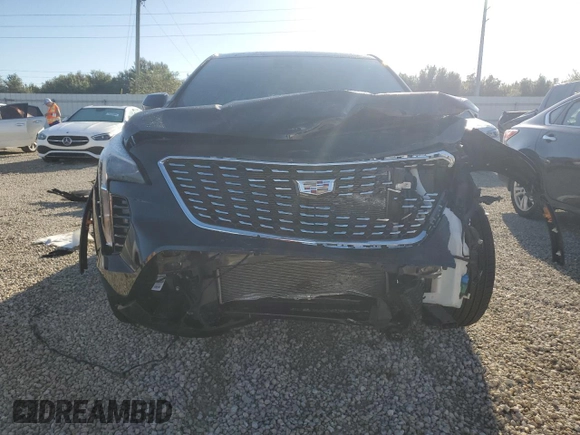 2022 Cadillac XT4 FWD Luxury with VIN 1GYAZAR45NF136810, listed as a Copart auction lot 74359664 with 10,552 mi miles and Salvage title. Bid and sale history available at DreamBid. Image 5.
