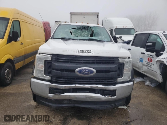 2017 Ford Super Duty F-450 DRW XLT with VIN 1FD9X4HY3HEB23158, listed as a Copart auction lot 84887334 with 0 mi miles and Salvage Title. Bid and sale history available at carsss.com. Image 5.