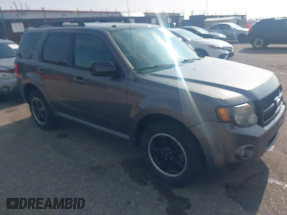 2011 Ford Escape XLT с VIN 1FMCU9D78BKC39019, выставлен на аукционе IAAI как лот 41903813 с пробегом 226 401 миль миль и . История ставок и продаж доступна на DreamBid. Изображение 1.
