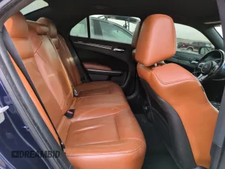 2013 Chrysler 300 SRT-8 z VIN 2C3CCAFJ4DH735421, wystawiony jako Copart lot #50936775 z przebiegiem 113 701 mil mil oraz Szkoda całkowita • Salvage title. Historia ofert i sprzedaży dostępna na DreamBid. Obrazek 10.