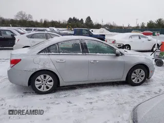 2015 Chevrolet Cruze LS z VIN 1G1PA5SH6F7240786, wystawiony jako IAAI lot #41614478 z przebiegiem 103 978 mil mil oraz . Historia ofert i sprzedaży dostępna na DreamBid. Obrazek 13.