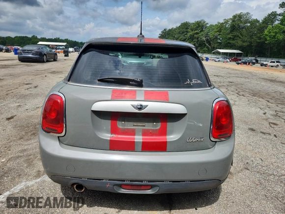 2015 MINI Hardtop 4 Door with VIN WMWXS5C5XFT831555, listed as a Copart auction lot 61673485 with 104,120 mi miles and Salvage title. Bid and sale history available at DreamBid. Image 6.