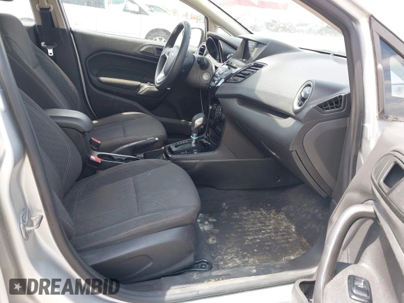 2019 Ford Fiesta SE z VIN 3FADP4EJ9KM107124, wystawiony jako IAAI lot #42067464 z przebiegiem 89 076 mil mil oraz . Historia ofert i sprzedaży dostępna na DreamBid. Obrazek 5.
