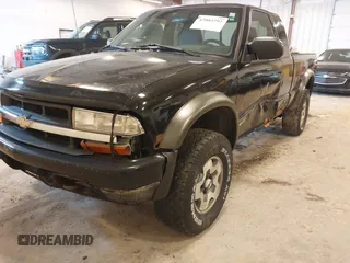 2002 Chevrolet S-10 LS with VIN 1GCCT19W728130377, listed as a IAAI auction lot 42003292 with 248,750 mi miles. Bid and sale history available at carsss.com. Image 12.