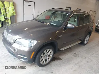 2013 BMW X5 xDrive35i z VIN 5UXZV4C54D0B21144, wystawiony jako IAAI lot #42304165 z przebiegiem 164 673 mil mil oraz . Historia ofert i sprzedaży dostępna na DreamBid. Obrazek 17.