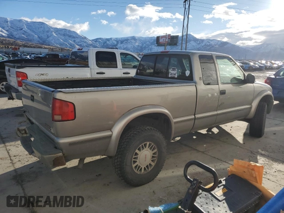 1998 GMC Sonoma SLS w/1SJ Pkg with VIN 1GTCT19W8W8532706, listed as a Copart auction lot 86663874 with 185,800 mi miles and Salvage Title. Bid and sale history available at carsss.com. Image 3.
