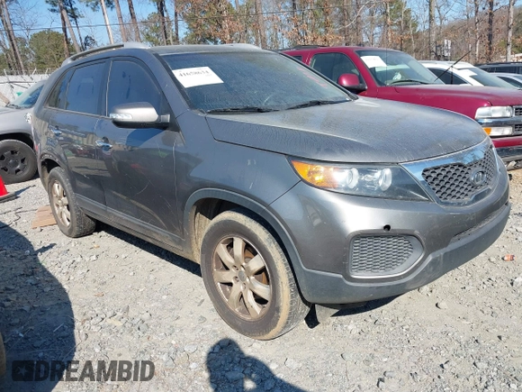 2013 Kia Sorento LX with VIN 5XYKT4A27DG403903, listed as a IAAI auction lot 41658634 with 179,994 mi miles. Bid and sale history available at carsss.com. Image 1.