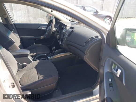 2012 Kia Forte SX с VIN KNAFW5A32C5572660, выставлен на аукционе IAAI как лот 42227655 с пробегом 92 467 миль миль и . История ставок и продаж доступна на DreamBid. Изображение 5.