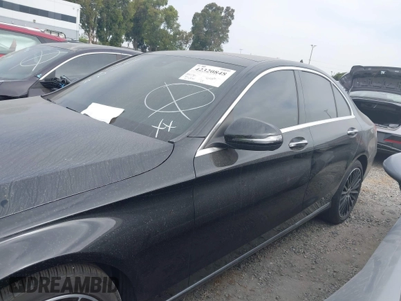 2020 Mercedes-Benz C 300 z VIN W1KWF8DB5LR592259, wystawiony jako IAAI lot #42320848 z przebiegiem 63 795 mil mil oraz . Historia ofert i sprzedaży dostępna na DreamBid. Obrazek 14.