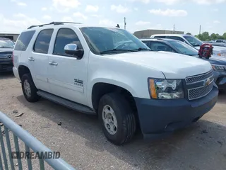 2011 Chevrolet Tahoe LS z VIN 1GNSCAE01BR380356, wystawiony jako IAAI lot #42795885 z przebiegiem 251 953 mil mil oraz . Historia ofert i sprzedaży dostępna na DreamBid. Obrazek 1.