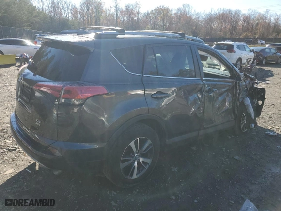 2018 Toyota RAV4 XLE with VIN 2T3RFREV7JW836352, listed as a Copart auction lot 81464644 with 58,738 mi miles and Salvage Title. Bid and sale history available at carsss.com. Image 3.