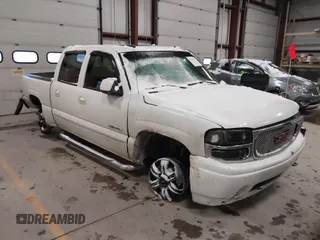 2005 GMC Sierra Denali z VIN 2GTEK63N851366908, wystawiony jako IAAI lot #41317177 z przebiegiem 260 327 mil mil oraz . Historia ofert i sprzedaży dostępna na DreamBid. Obrazek 1.