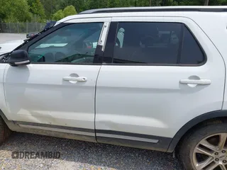 2016 Ford Explorer XLT with VIN 1FM5K7D83GGA60263, listed as a IAAI auction lot 42178304 with 332,518 mi miles and . Bid and sale history available at DreamBid. Image 14.